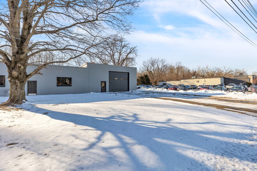 More Photos Of 67 Mainline Dr, Westfield Manufacturing For Lease