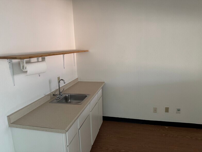 More Photos Of 1605 Us-181, Portland Self Storage For Sale