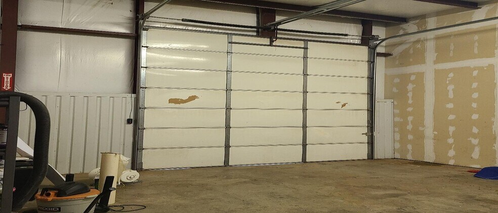 More Photos Of 3531-3547 MacDonnell Ave, Norman Warehouse For Lease