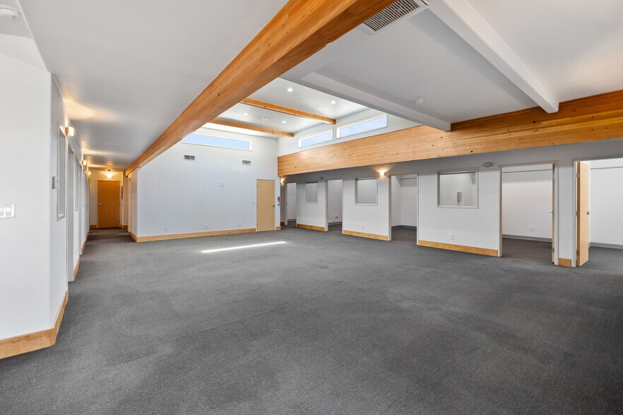 More Photos Of 18536 Oxnard St, Tarzana Warehouse For Sale