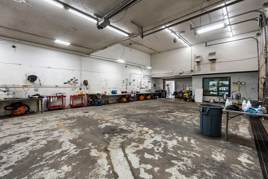 More Photos Of 845 W Moreno Ave, Colorado Springs Warehouse For Sale