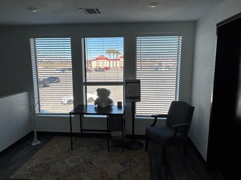 More Photos Of 1306 E Calvada Blvd, Pahrump Office Residential For Lease
