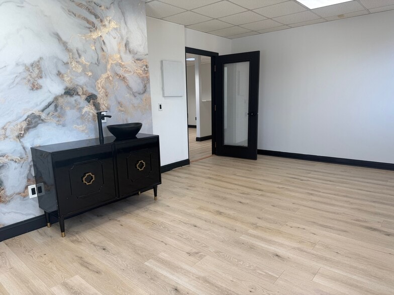 More Photos Of 960 Reservoir Ave, Cranston Office For Lease