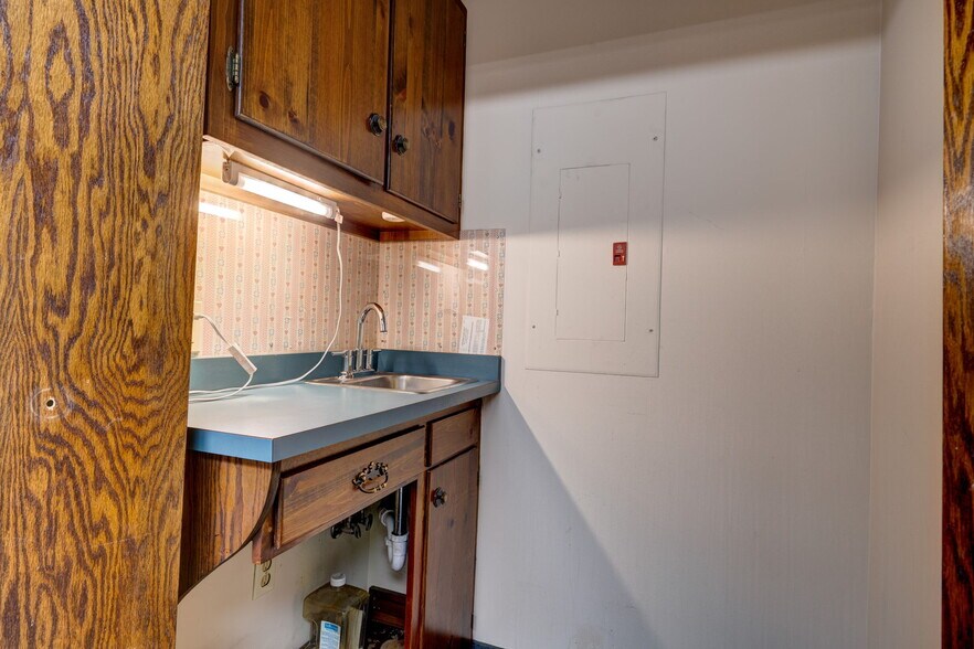 More Photos Of 55 Whiting St, Plainville Medical For Sale