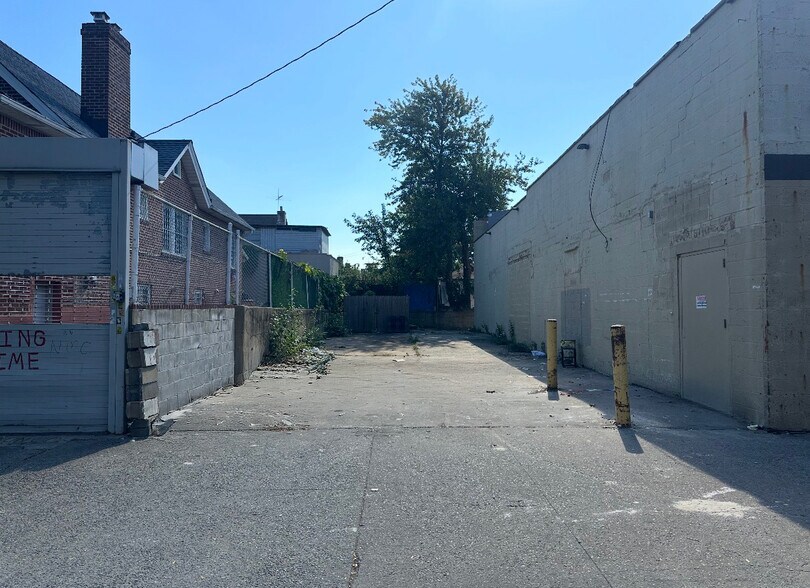 More Photos Of 4602 Avenue D, Brooklyn Storefront For Lease