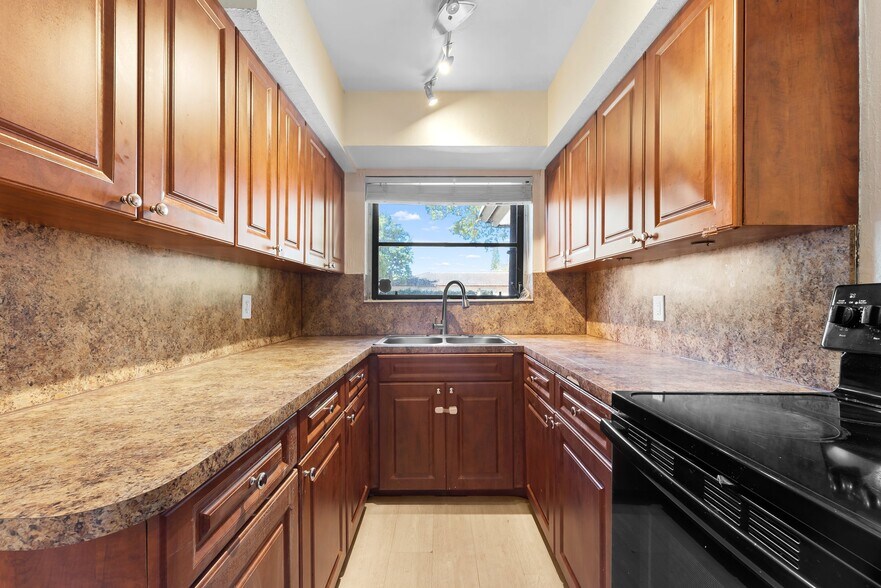More Photos Of 1311-1315 N 19th Ave, Hollywood Multifamily For Sale