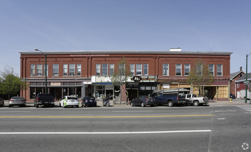 More Photos Of 90-102 Maine St, Brunswick Freestanding For Lease