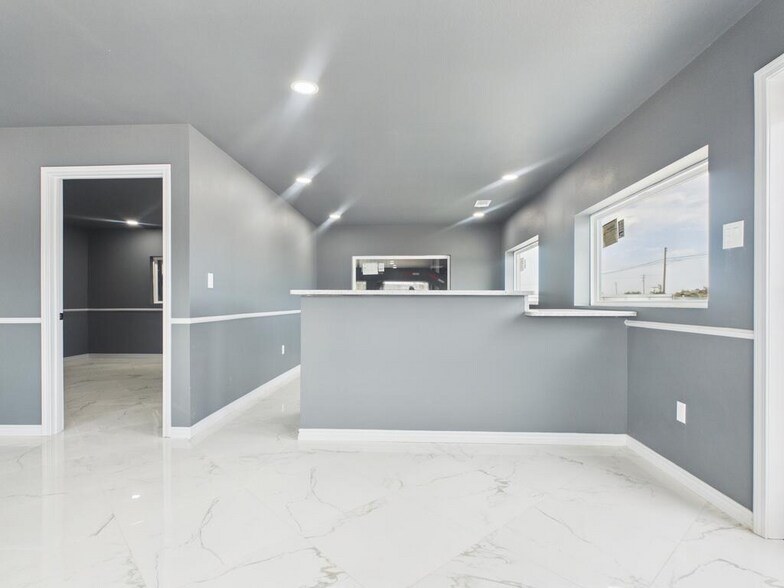 More Photos Of 1100 W Sealy Ave, Monahans Distribution For Sale