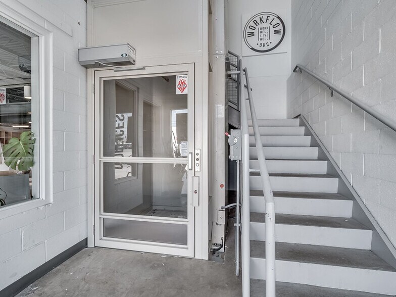 More Photos Of 916 NW 6th St, Oklahoma City Storefront Retail Office For Sale