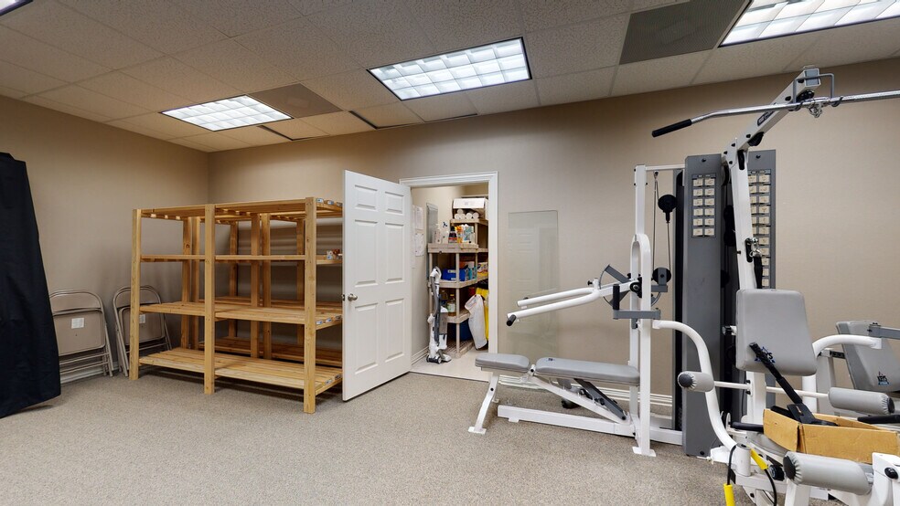More Photos Of 2501 SW Aviation St, Bentonville Loft Creative Space For Lease
