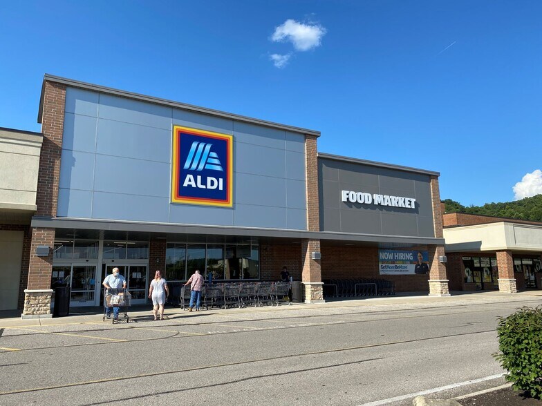 More Photos Of 100-300 Liberty Sq, Hurricane Storefront For Lease