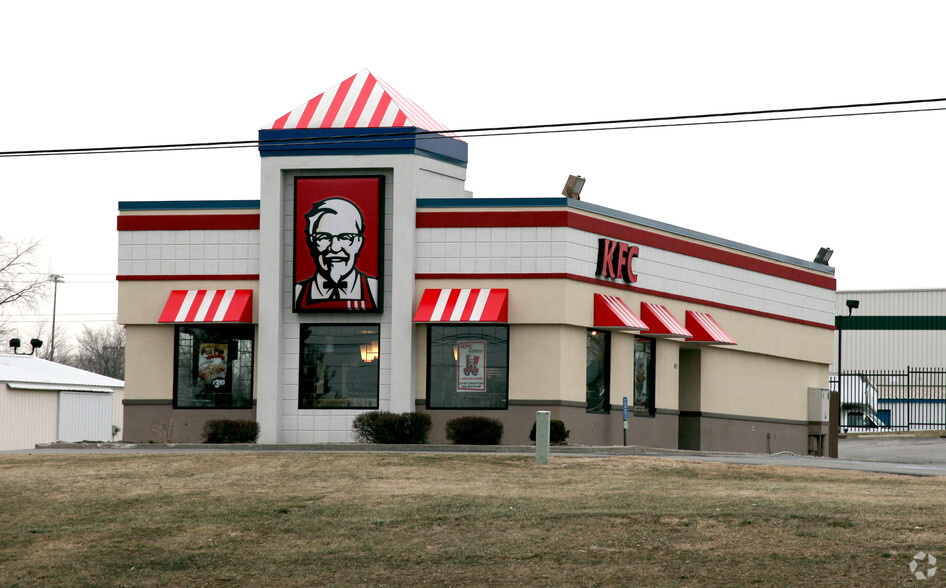 Primary Photo Of 4035 S Emerson Ave, Indianapolis Fast Food For Sale