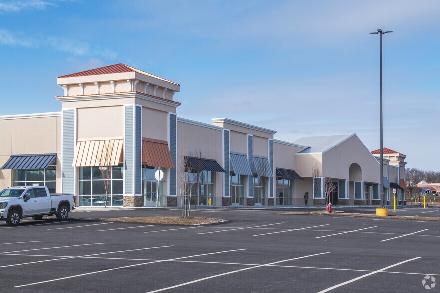 More Photos Of 262 Swansea Mall Dr, Swansea Storefront Retail Office For Sale