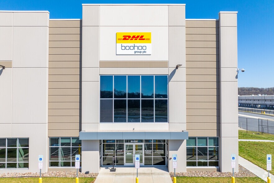 More Photos Of 2771 N Market St, Elizabethtown Distribution For Lease