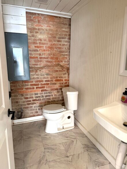 More Photos Of 100-104 N Church St, Thomaston Storefront For Sale