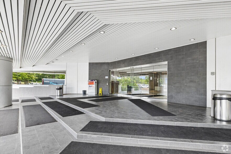 More Photos Of 2 Waterside Crossing, Windsor Office For Sale