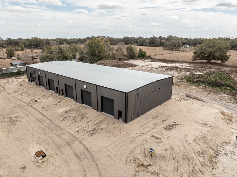 More Photos Of 3023 E C 48, Center Hill Warehouse For Lease