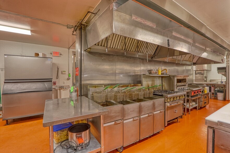 More Photos Of 9971 N Grand Pines Ln, Hayward Restaurant For Sale