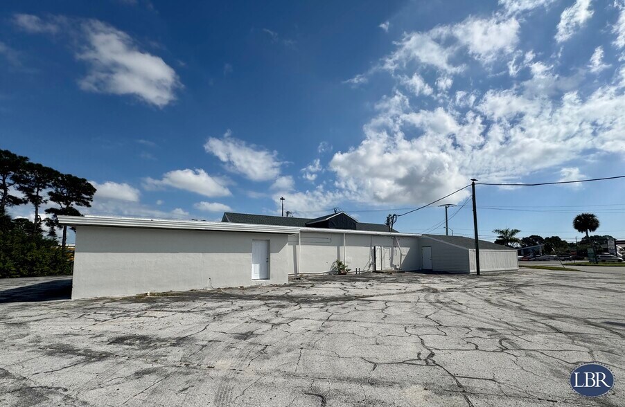 More Photos Of 2625 N Courtenay Pky, Merritt Island Freestanding For Sale