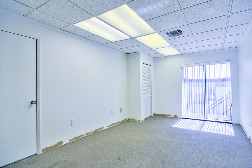 More Photos Of 12945 Seminole Blvd, Largo Office For Lease