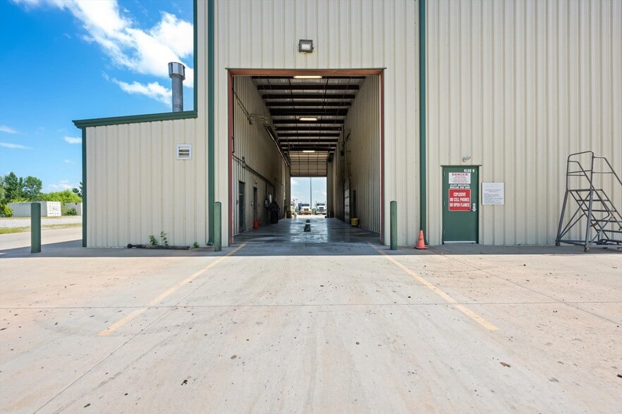 More Photos Of 13020 S Sunnylane Rd, Moore Industrial For Lease