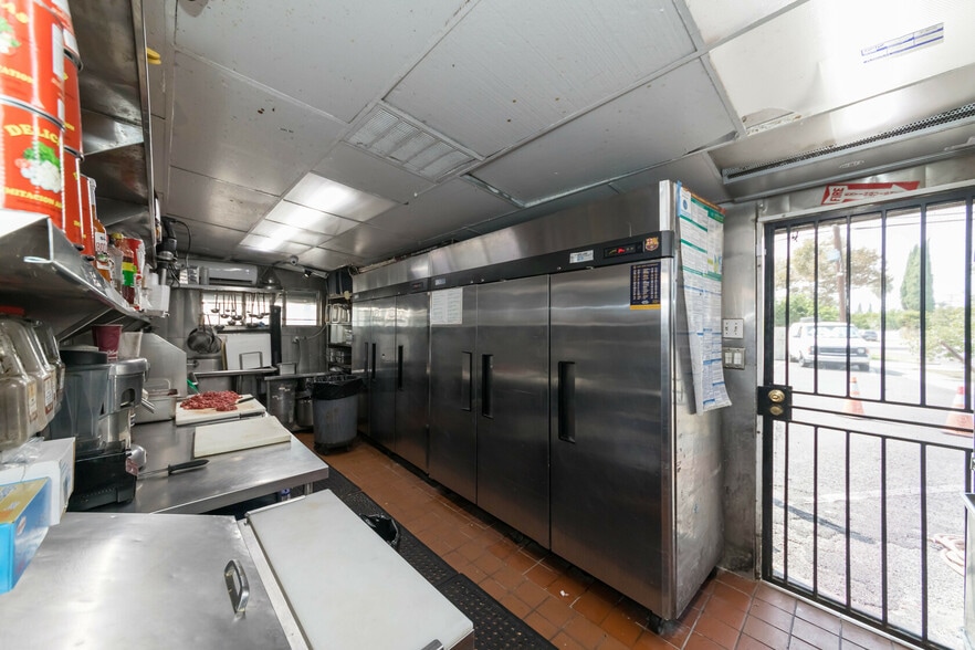 More Photos Of 11025 Atlantic Ave, Lynwood Restaurant For Sale