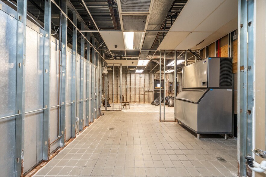 More Photos Of 2221 W Walnut St, Rogers Restaurant For Sale