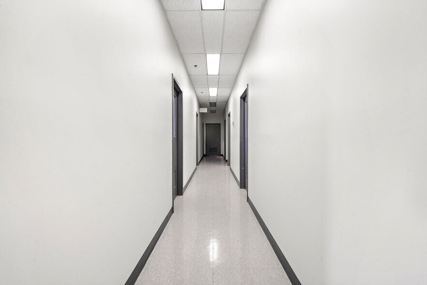 More Photos Of 405-465 Av Marien, Montréal-Est Warehouse For Lease