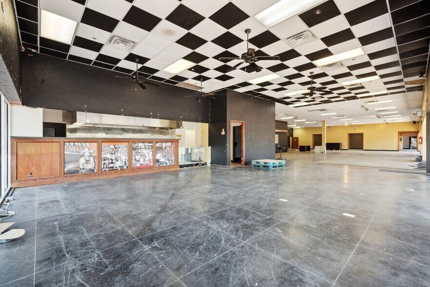 More Photos Of 3100 S Meridian Ave, Oklahoma City Manufacturing For Sale