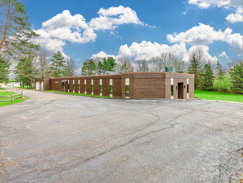 More Photos Of 324 Ledge Rd, Macedonia Flex For Lease