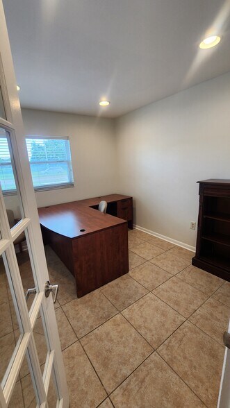 More Photos Of 5113 Memorial Hwy, Tampa Office For Lease