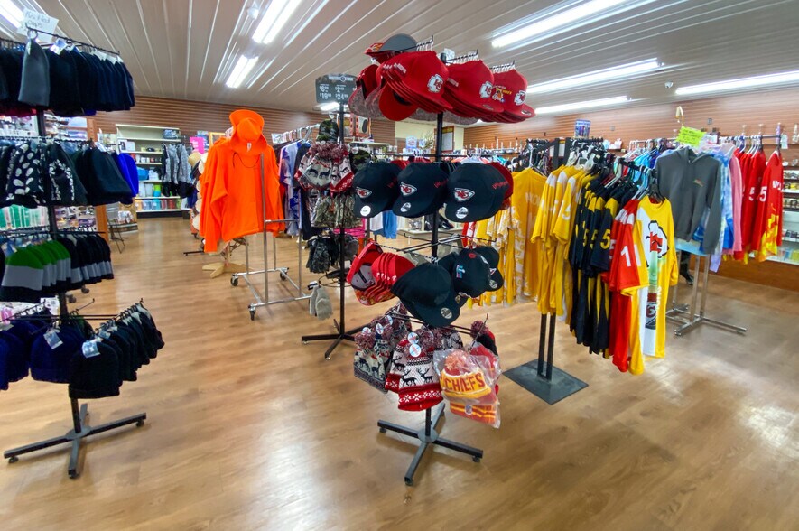 More Photos Of 25817 State Hwy 64, Pittsburg Supermarket For Sale