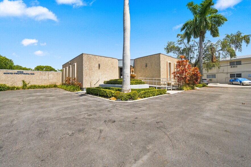 More Photos Of Sans Souci Blvd, Miami Office For Sale