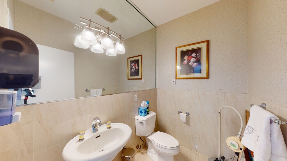 More Photos Of 235 W 49th St, Hialeah Medical For Sale