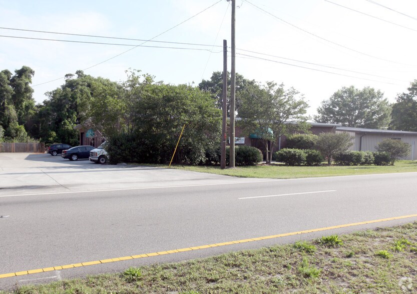 More Photos Of 423 Shipyard Blvd, Wilmington Light Distribution For Lease