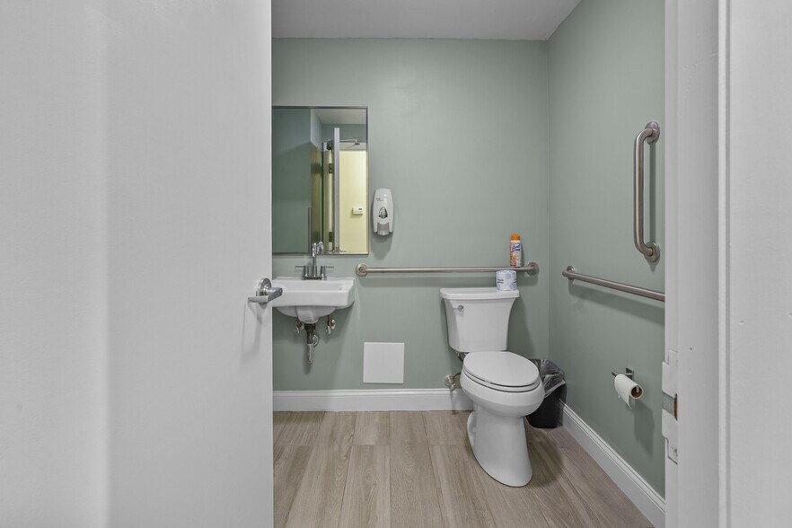 More Photos Of 100 Smithfield Ave, Pawtucket Medical For Sale