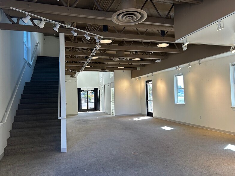More Photos Of 650 E Fairview Ave, Meridian Storefront Retail Office For Sale