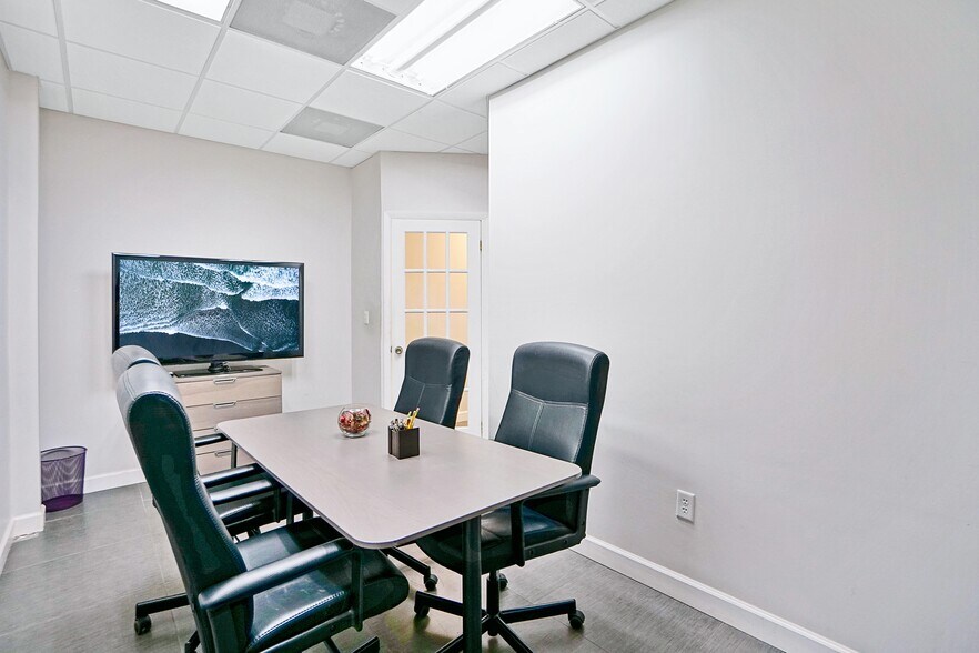 More Photos Of 8200-8358 NW 30th Ter, Doral Coworking Space