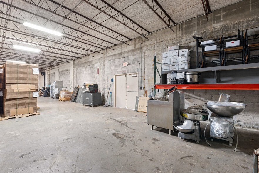 More Photos Of 802 NW 57th Ct, Fort Lauderdale Warehouse For Lease