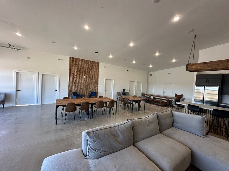 More Photos Of 400 Gaar Rd, Walnut Shade Office For Lease