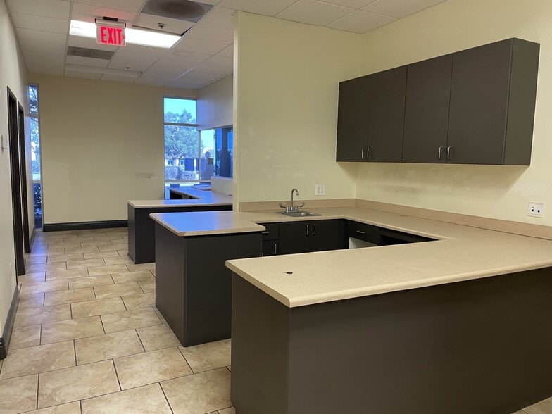 More Photos Of 627 W Avenue Q, Palmdale Medical For Lease