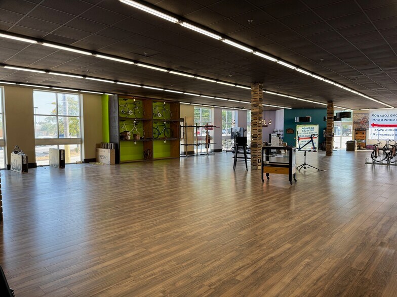 More Photos Of 235-293 Mid Rivers Mall Dr, Saint Peters General Retail For Lease