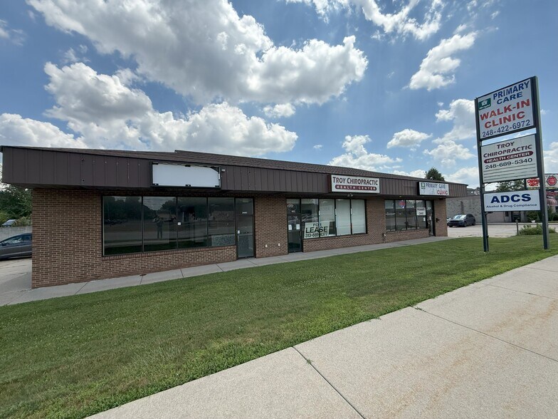 Primary Photo Of 3468-3480 Rochester Rd, Troy Freestanding For Lease