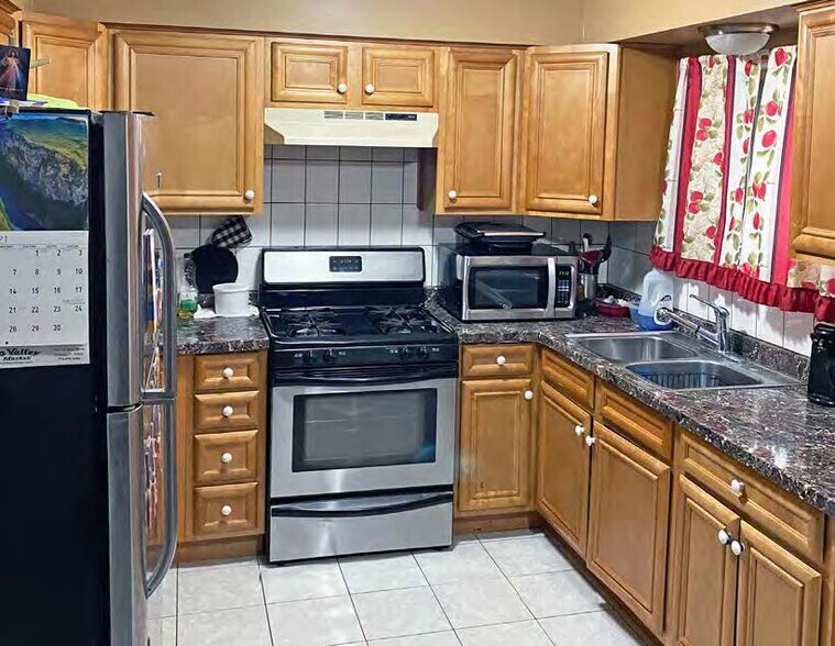 More Photos Of 9468 Lawrence Ct, Schiller Park Apartments For Sale