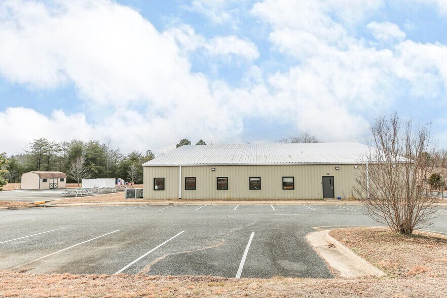 More Photos Of 9304 Onyx Ct, Fredericksburg Warehouse For Lease