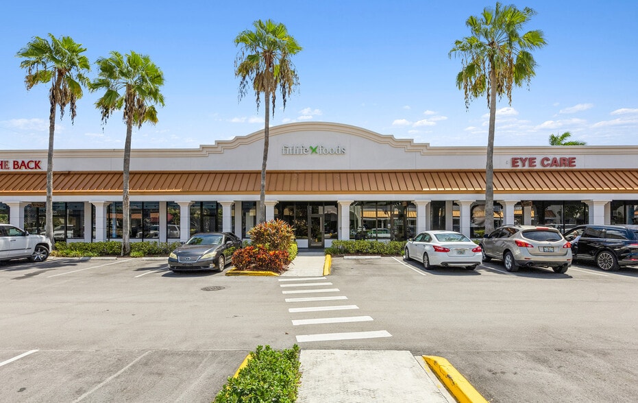 More Photos Of 2200-2222 Glades Rd, Boca Raton Unknown For Lease