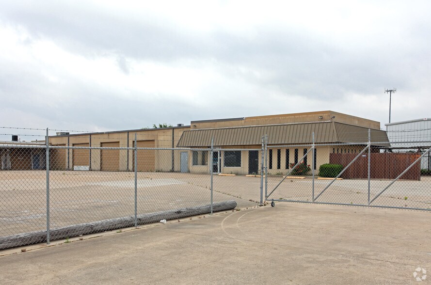 More Photos Of 910 W Kearney St, Mesquite Warehouse For Sale