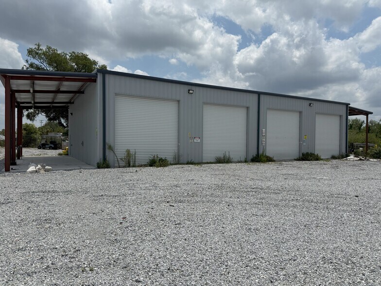 More Photos Of 2909 Sammonds Rd, Plant City Manufacturing For Lease