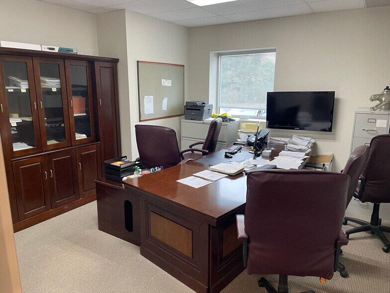 More Photos Of 401 Commerce Dr, Fort Washington Medical For Lease