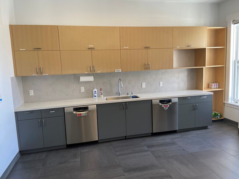 More Photos Of 2484 Shattuck Ave, Berkeley Office For Lease